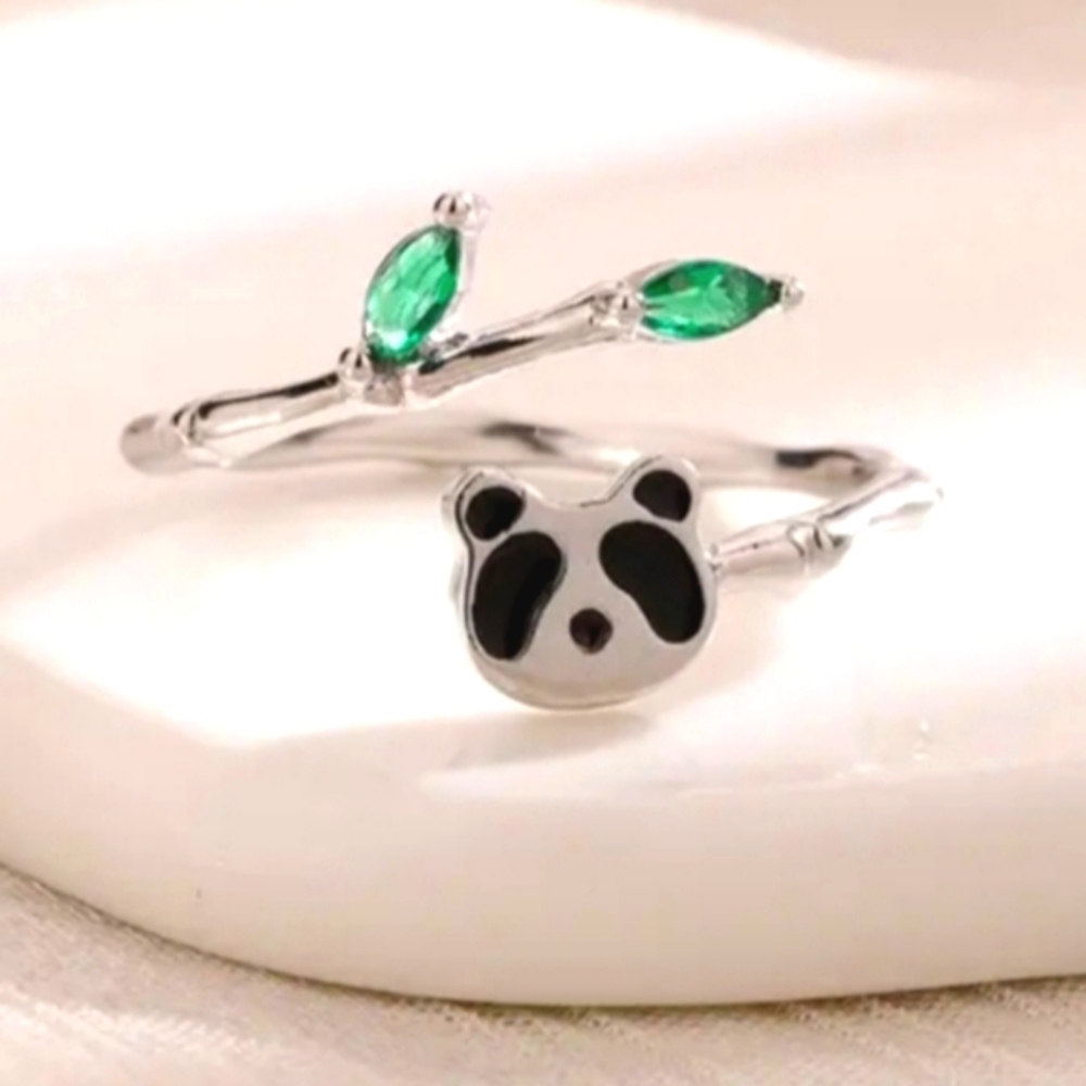 Silvery Panda Ring with Green Accents